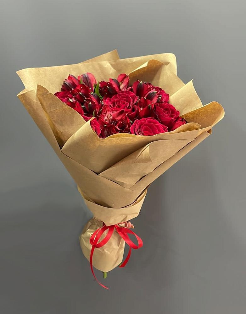 Букет цветов из: Альстромерии и Розы в Пшехской