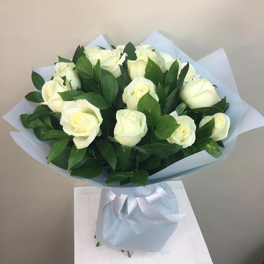 Букет 15 Белых роз Проуд в Пшехской