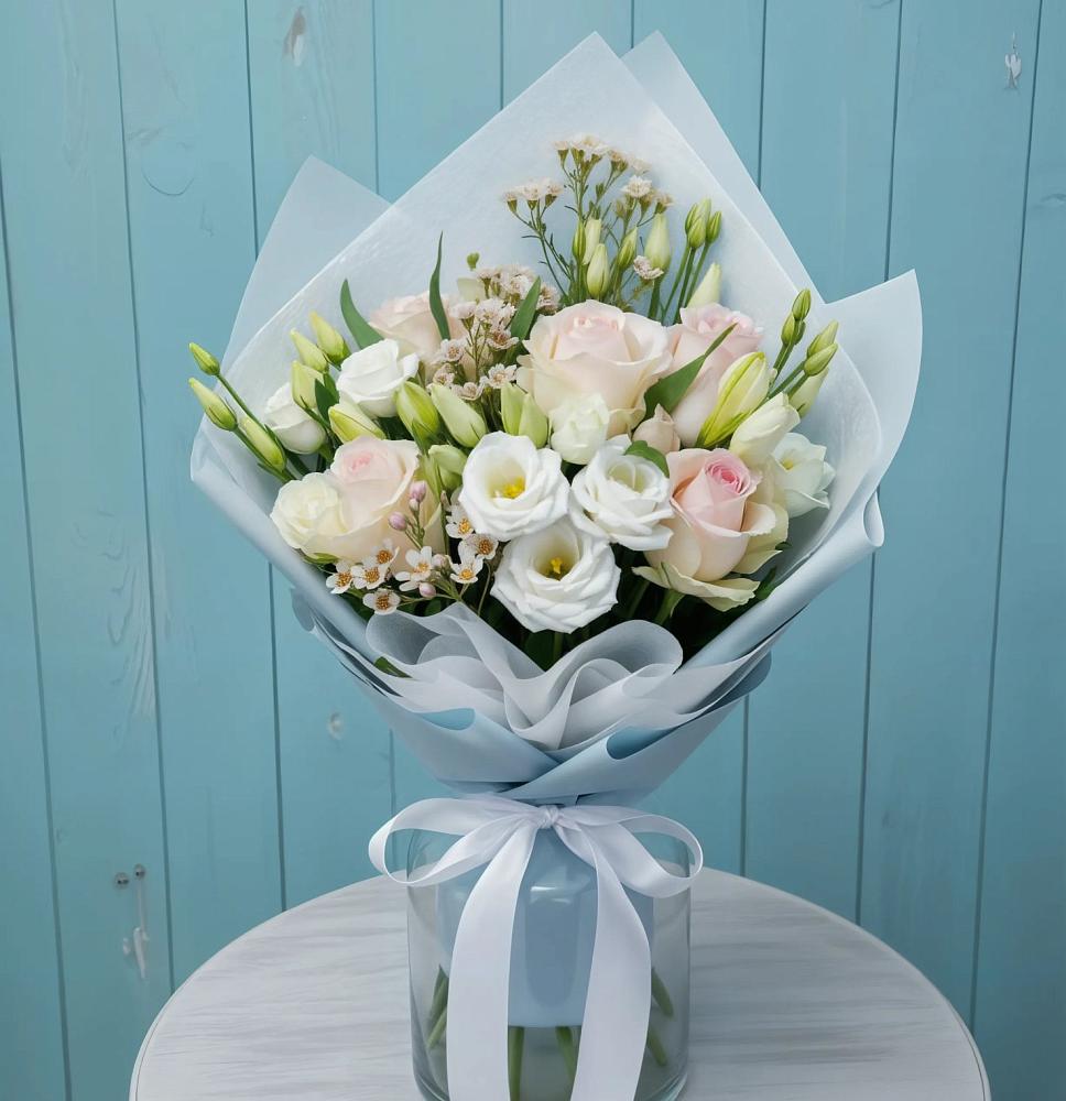 Букет цветов из: Розы и Лизиантусы в Пшехской