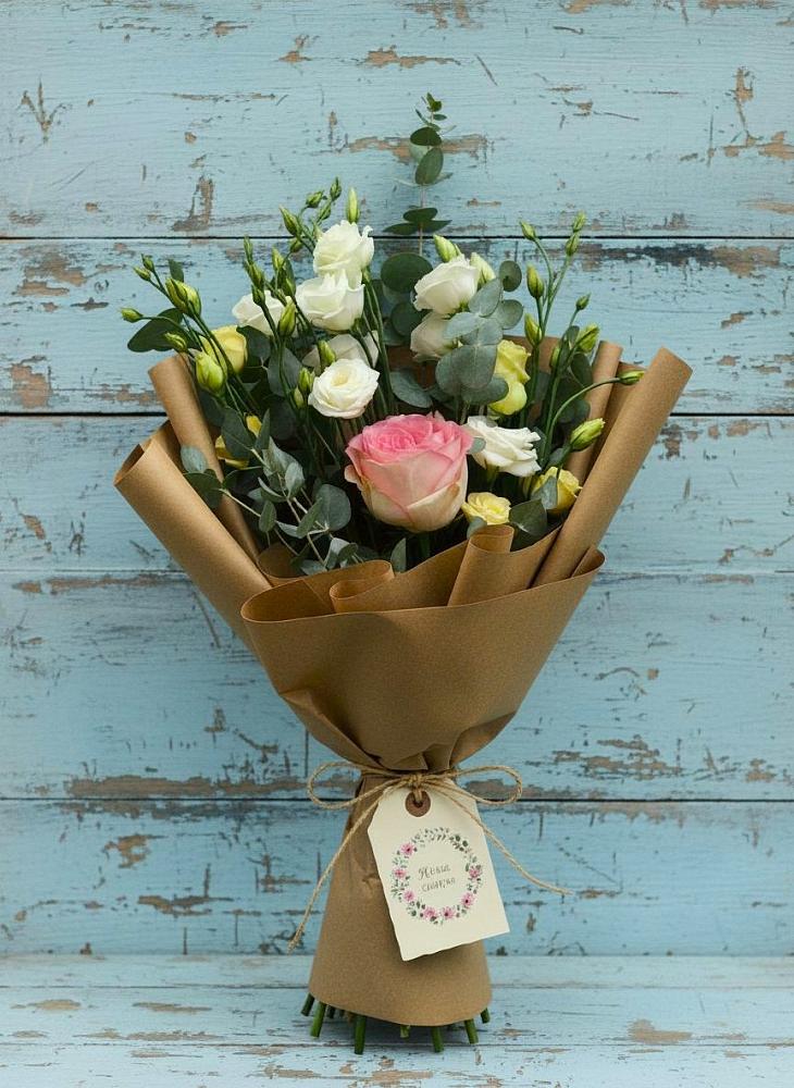 Букет цветов из: Розы и Лизиантусы в Пшехской