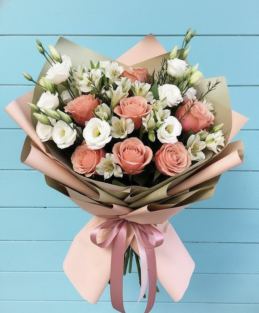 Букет цветов из: Розы, Альстромерии и Лизиантусы в Пшехской