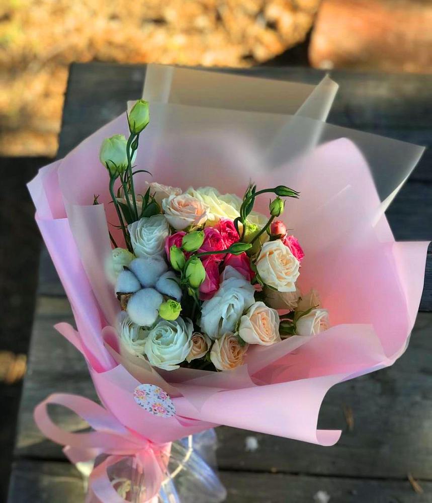 Букет цветов из: Розы и Лизиантусы в Пшехской