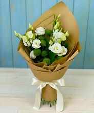 Букет цветов из:  Хризантемы и Лизиантусы в Пшехской