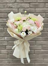 Букет цветов из:  Гвоздики, Розы, Лизиантусы и Хризантемы в Пшехской