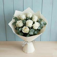 Букет Белые розы в Эвкалипте в Пшехской