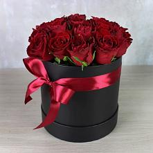 Цветочная композиция из Розы в шляпной коробке в Пшехской
