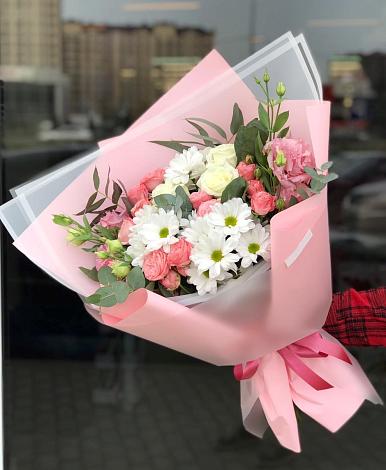 Букет цветов из: Розы, Лизиантусы и Хризантемы в Пшехской